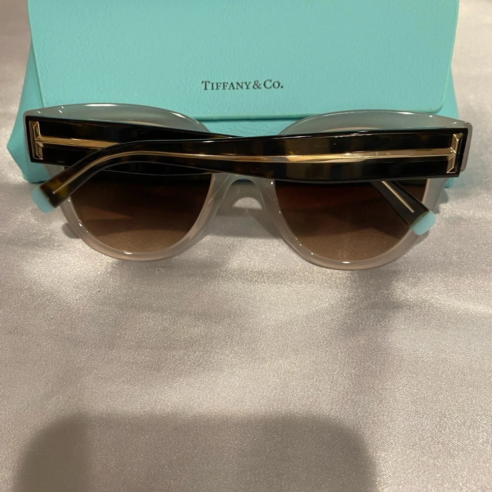 Tiffany sunglasses style 4186 brand new in case with cloth never worn - Picture 2 of 2